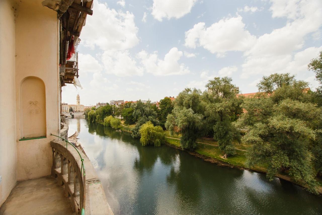 Spacious Riverviews Apartment Near Piata Unirii Oradea Exterior photo